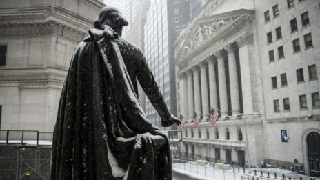 Dow изтрива близо 300 пункта в началото на новата сесия*