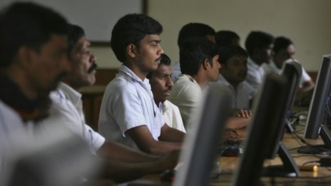 Мениджъри на Google и Facebook в Индия заплашени от затвор 