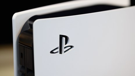 Sony повиши прогнозата си, подкрепена от слабата йена и търсенето на PlayStation
