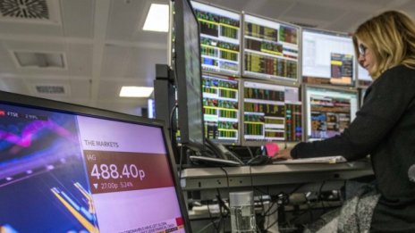 Акциите в Азия останаха стабилни