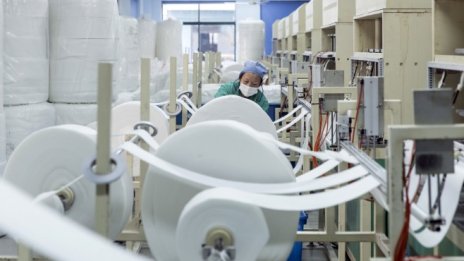 Секторът на услугите движи възстановяването на китайската икономическа активност 