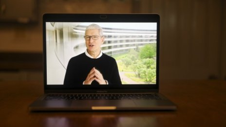 Въпреки пандемията възнаграждението на Тим Кук нарасна през 2020 г.