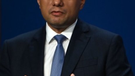 Великобритания няма да въвежда ваксинационни паспорти