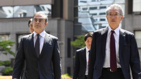 Гон заведе съдебен иск срещу Nissan и Mitsubishi