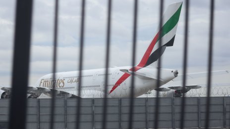 Emirates възобновява полетите след кратко прекъсване заради ракетни заплахи