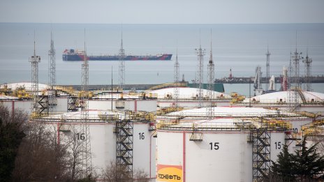 Анализатор: САЩ ще наводнят пазара с петрол и ниската цена ще остане за дълго 