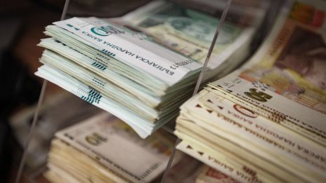 Българите са изтеглили с над 1 млрд. лв. повече бързи кредити през първото полугодие