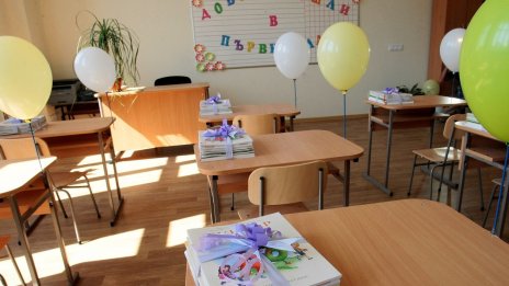 Министърът на образованието се надява на изцяло присъствена учебна година