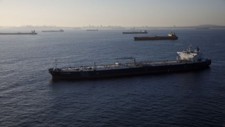 Надеждите за възстановяване на пазара оскъпяват петрола в началото на седмицата*