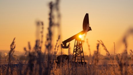 Петролните пазари се стабилизират и фокусират върху перспективите пред търсенето