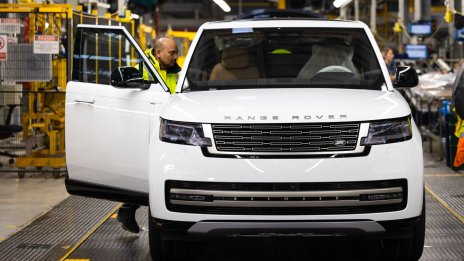 JLR ще разчита на изкуствен интелект, за да избягва бъдещи прекъсвания на доставките