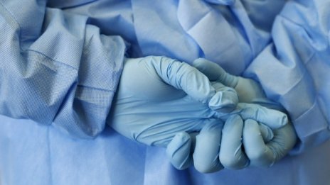 Над 2000 души с COVID са настанени за болнично лечение