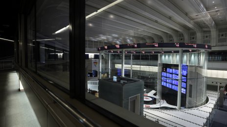 Азиатските пазари започнаха седмицата предимно на червено