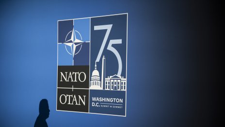 Трудният юбилей на НАТО