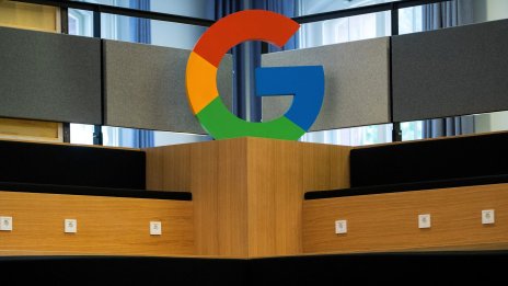 Служителите на Google обичайно работят по над 8 часа на ден