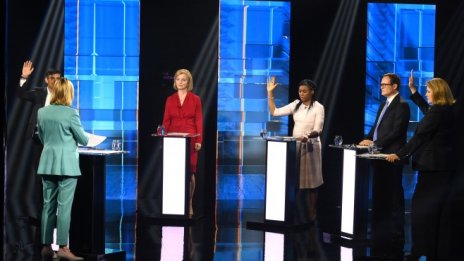 Битката за наследник на Джонсън се разгорещява