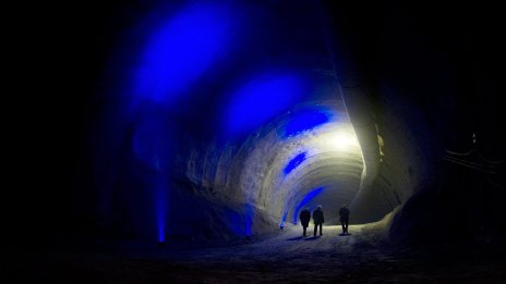 Исторически тунел между Австрия и Италия бе пробит в Алпите