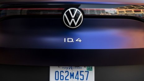 Volkswagen вероятно още дълго ще изостава от Tesla в електромобилността