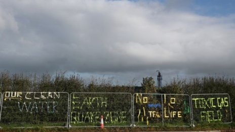 Великобритания налага незабавен мораторум на добива на шистов газ