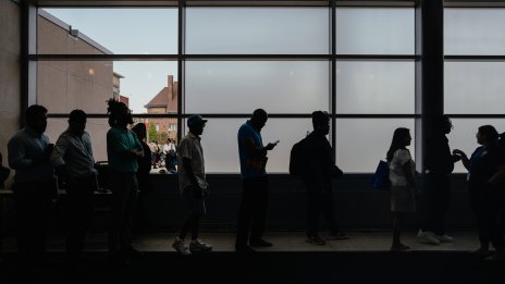 Броят на работещите в САЩ се е увеличил с повече от очакваното през юни