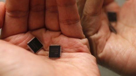 Samsung инвестира 1 млрд. долара в насърчаване на производството на чипове