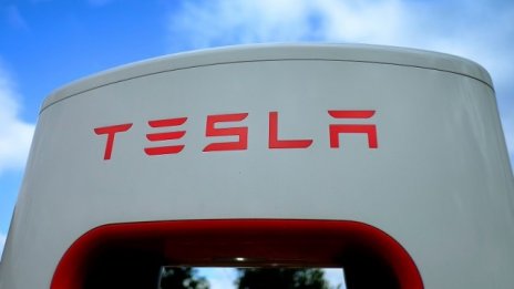 Сделката със SolarCity ще донесе 1 млрд. долара приходи на Tesla за 2017 г.