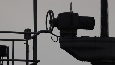 Геополитическото напрежение продължава да тежи на петрола