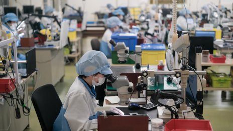 Свиването на фабричната активност в Япония се забавя през декември