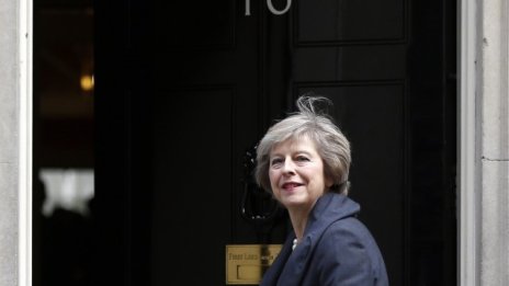 Тереза Мей може и да не чака гласуване в парламента, за да действа за Brexit