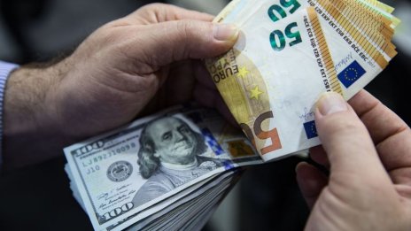 Фондове набират дълг срещу портфейли, за да върнат пари на инвеститорите