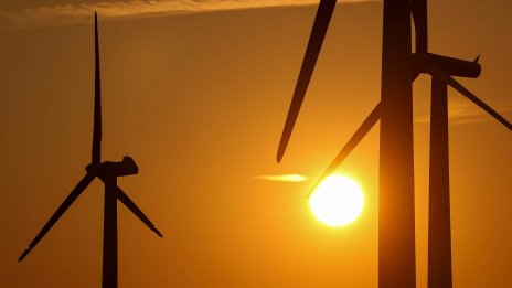 Утрояване на ВЕИ изисква 1,5 трилиона долара инвестиции годишно до 2030 г.