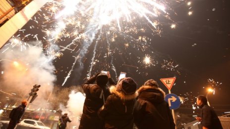 Гъст смог надвисна над Пекин заради фойерверките по случай Лунната нова година