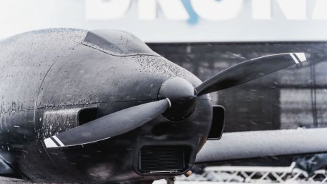 Товарните дронове на „Дронамикс“ ще се движат със синтетично гориво