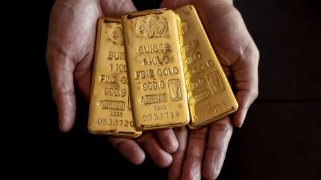 Злато за 10 000 долара? Анализаторите остават сигурни в прогнозите си въпреки войната