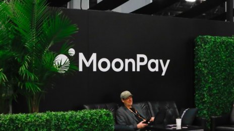 Холивуд инвестира 87 млн. долара в криптокомпанията MoonPay