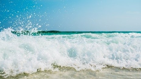 Дига раздели плажа и морето в Созопол – Ангелкова ще проверява концесионера