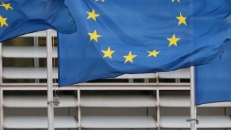 Отслабващият сектор на услугите хвърля сянка върху прогнозите за европейската икономика