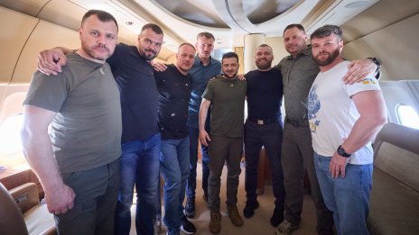 Командирите на полка "Азов" се връщат на бойното поле