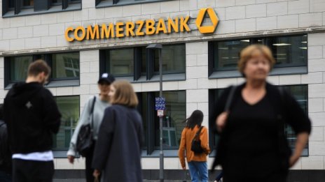 Печалбата на Commerzbank се срива с една четвърт