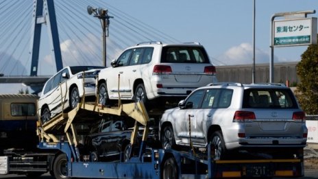 Продажбите на автомобили в Китай бележат най-големия си месечен спад от 8 години