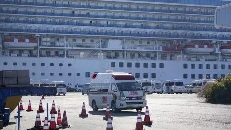 2 месеца платена почивка за служителите на поставения под карантина кораб