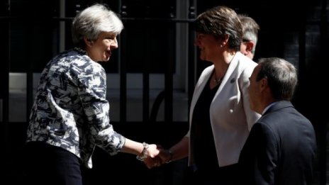 Тереза Мей си осигури подкрепата на юнионистите от Северна Ирландия