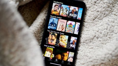 Прогнозите за слаб ръст сринаха акциите на Netflix