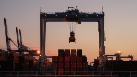 Колко голяма е ролята на Черно море в търговията със стоки?