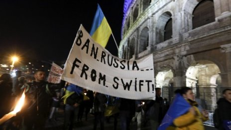 ЕС се приближава до отрязването на Русия от SWIFT след решението на Германия