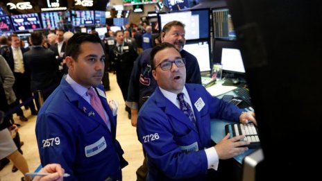 Технологичният сектор дава тласък на Wall Street в началото на сесията*