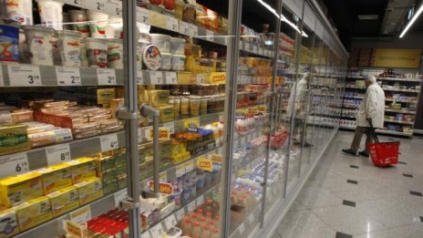 Оборотите в търговията на дребно леко се свиват през юни