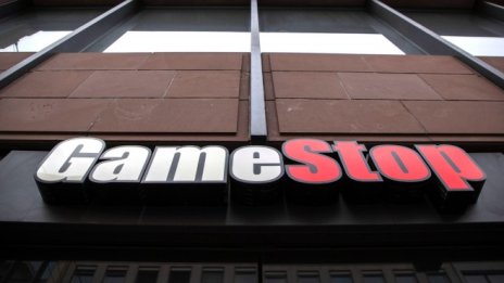 Акциите на GameStop поевтиняват след уволнението на финансовия директор