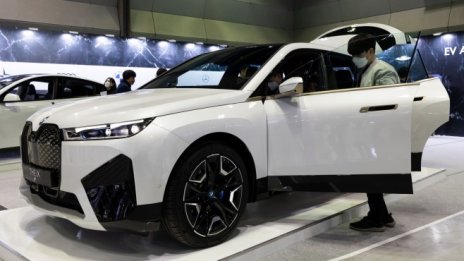 Въпреки спада при общите продажби търсенето на електромобили на BMW расте