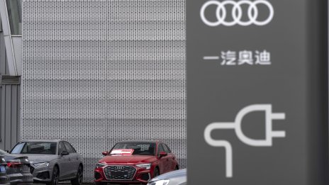 Audi ще съкрати хиляди работни места извън производството
